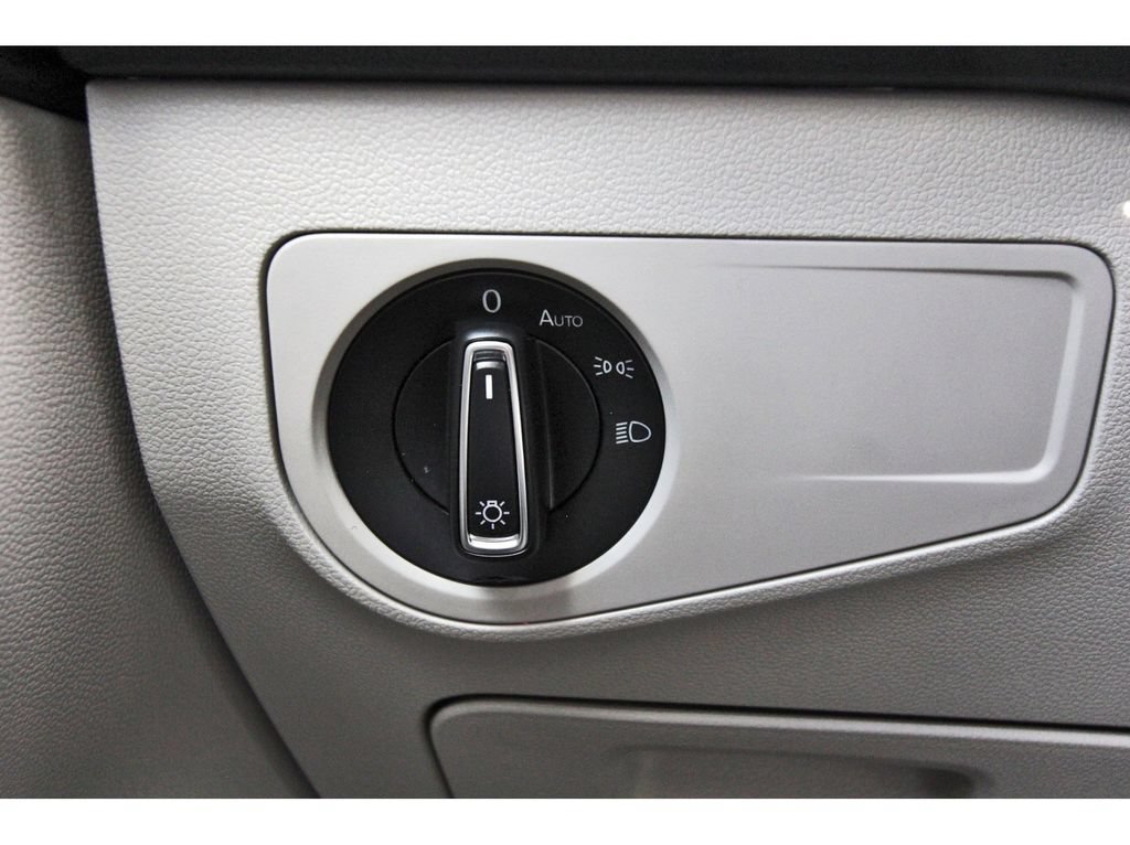 Used 2024 Volkswagen Tiguan SE w/ Panoramic Sunroof Package AWD/4WD image 19