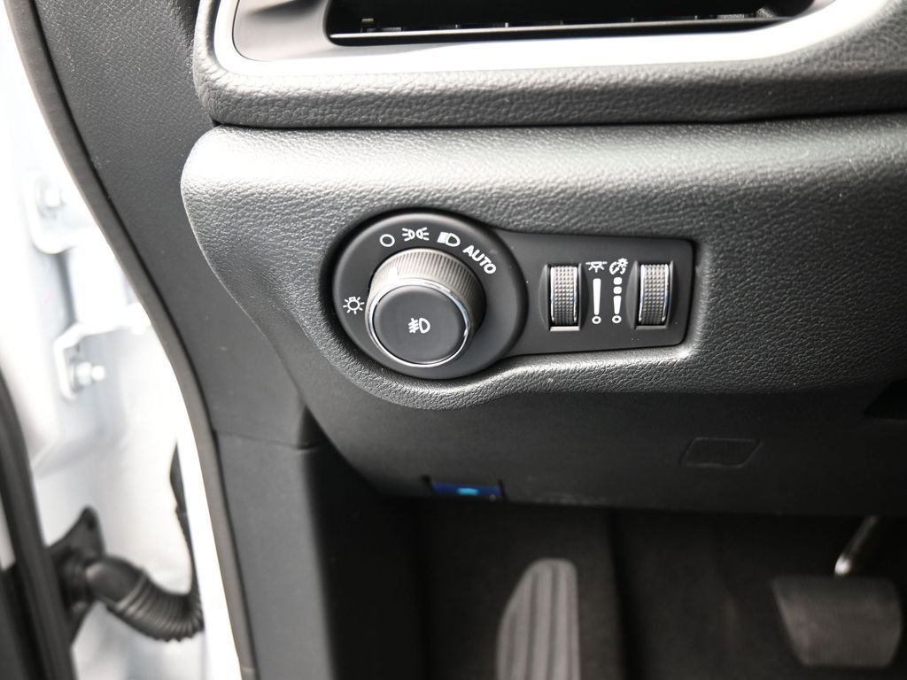 Used 2025 Chrysler Pacifica Select FWD image 27