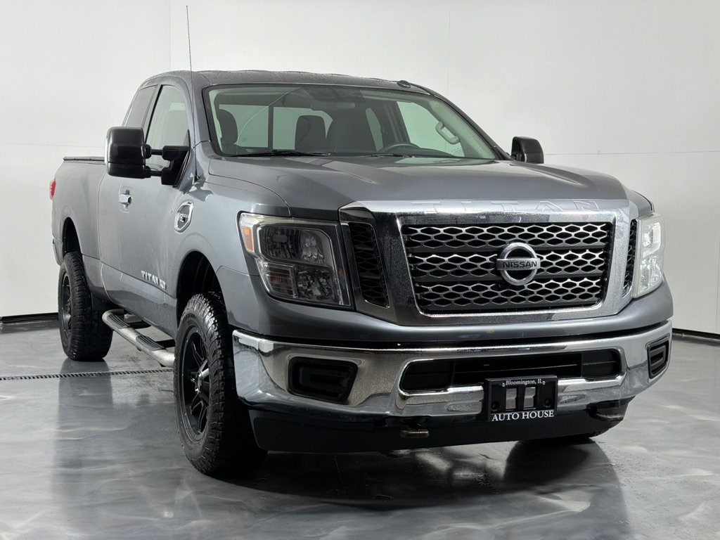 Used 2017 Nissan Titan SV AWD/4WD image 3