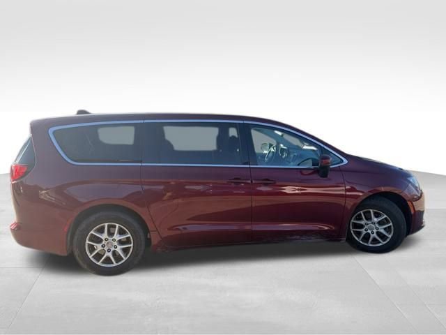 Used 2017 Chrysler Pacifica LX image 9