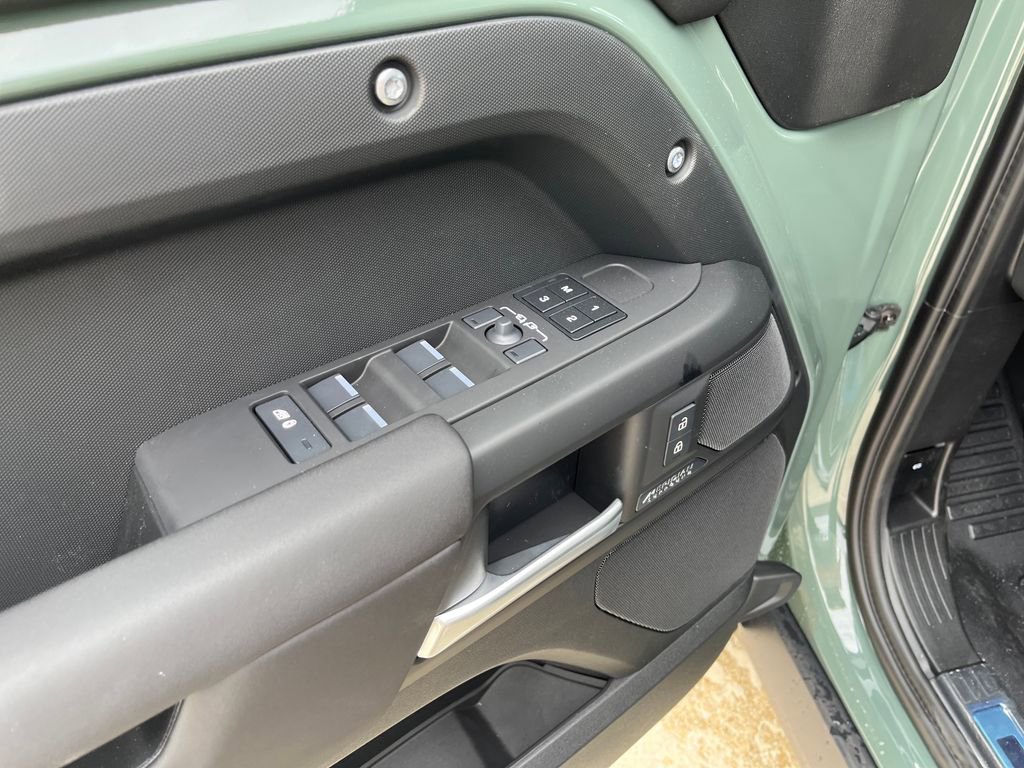New 2026 Land Rover Defender 110 AWD/4WD image 12