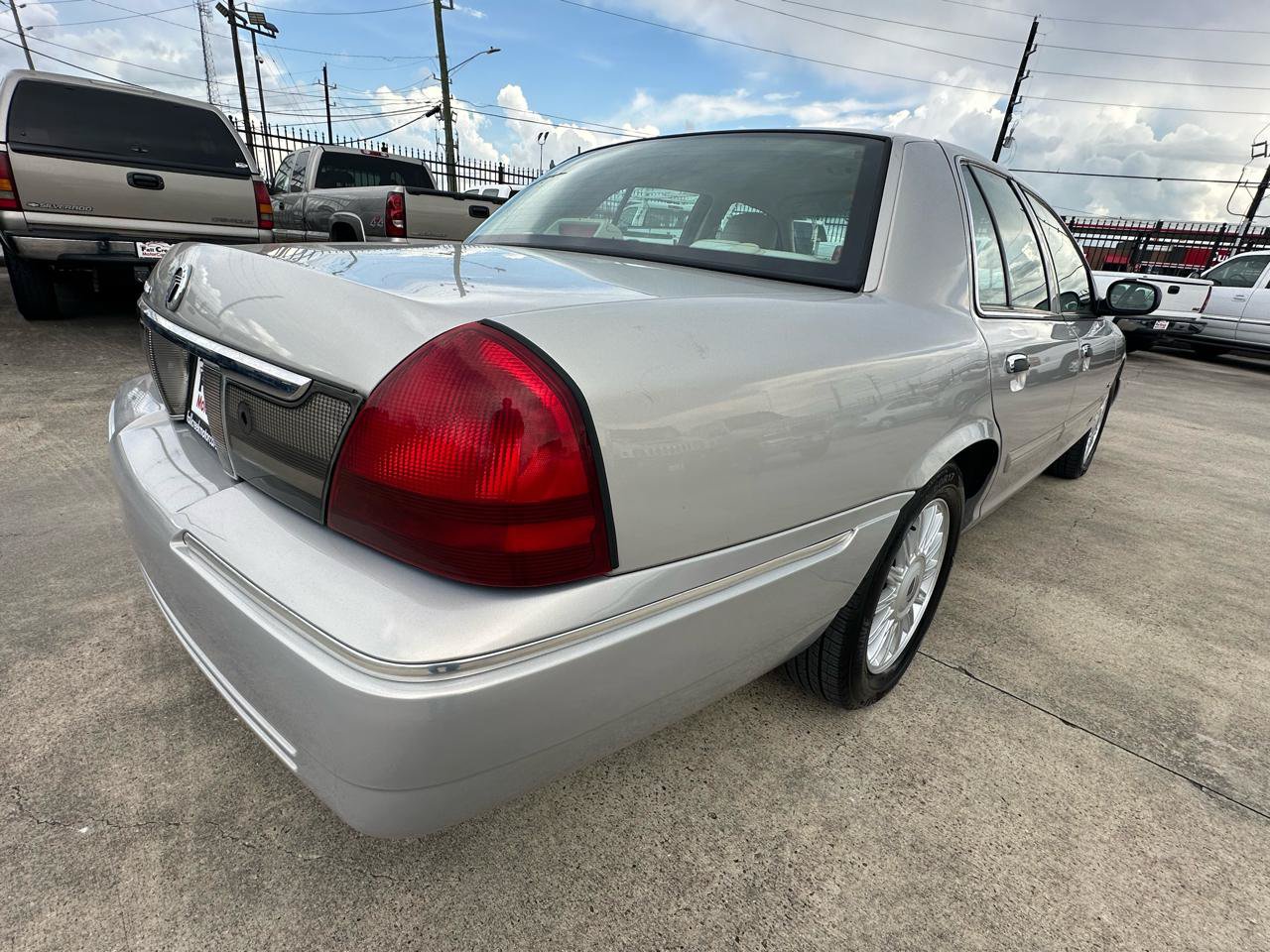 Used 2010 Mercury Grand Marquis LS RWD image 5