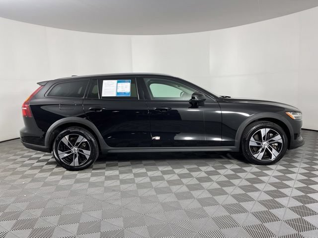 Used 2025 Volvo V60 B5 Cross Country Plus AWD/4WD image 12