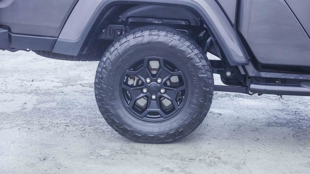 Certified 2021 Jeep Gladiator Willys image 12