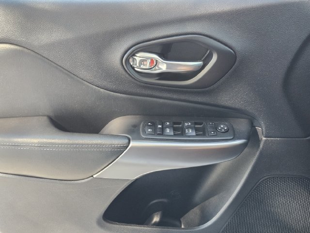 Certified 2021 Jeep Cherokee Latitude AWD/4WD image 30