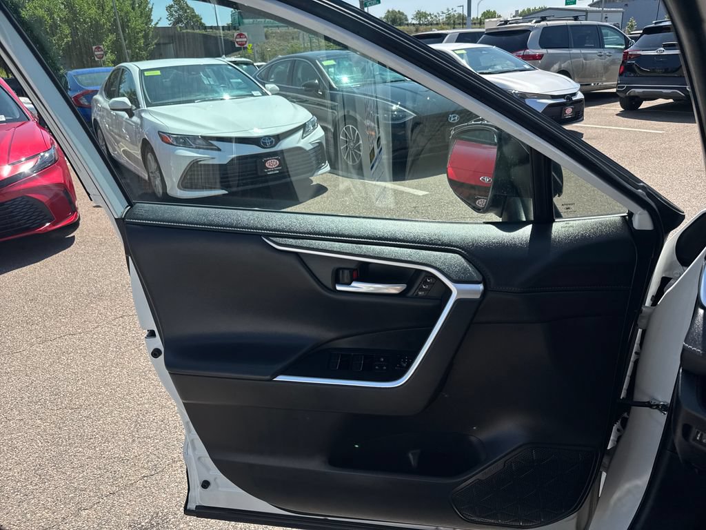 Used 2022 Toyota RAV4 Limited AWD/4WD image 38