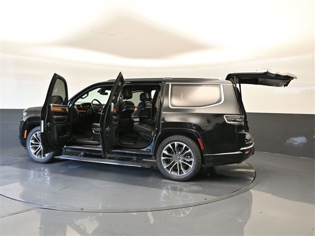 Used 2022 Jeep Grand Wagoneer Series III image 38