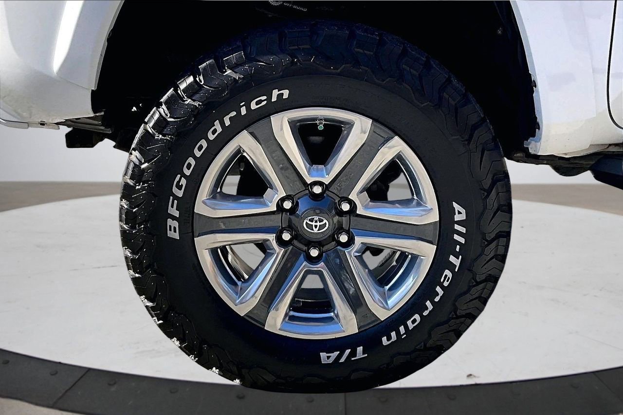 Used 2019 Toyota Tacoma Limited image 33