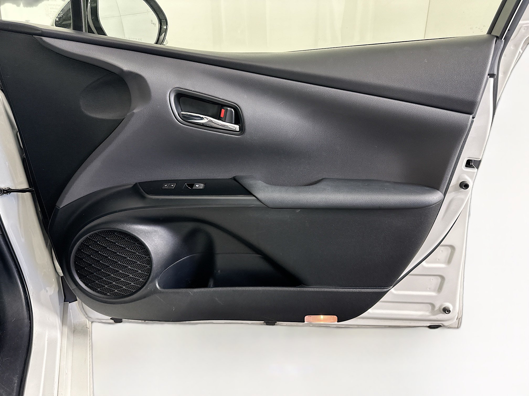 Used 2017 Toyota Prius Three Touring FWD image 31