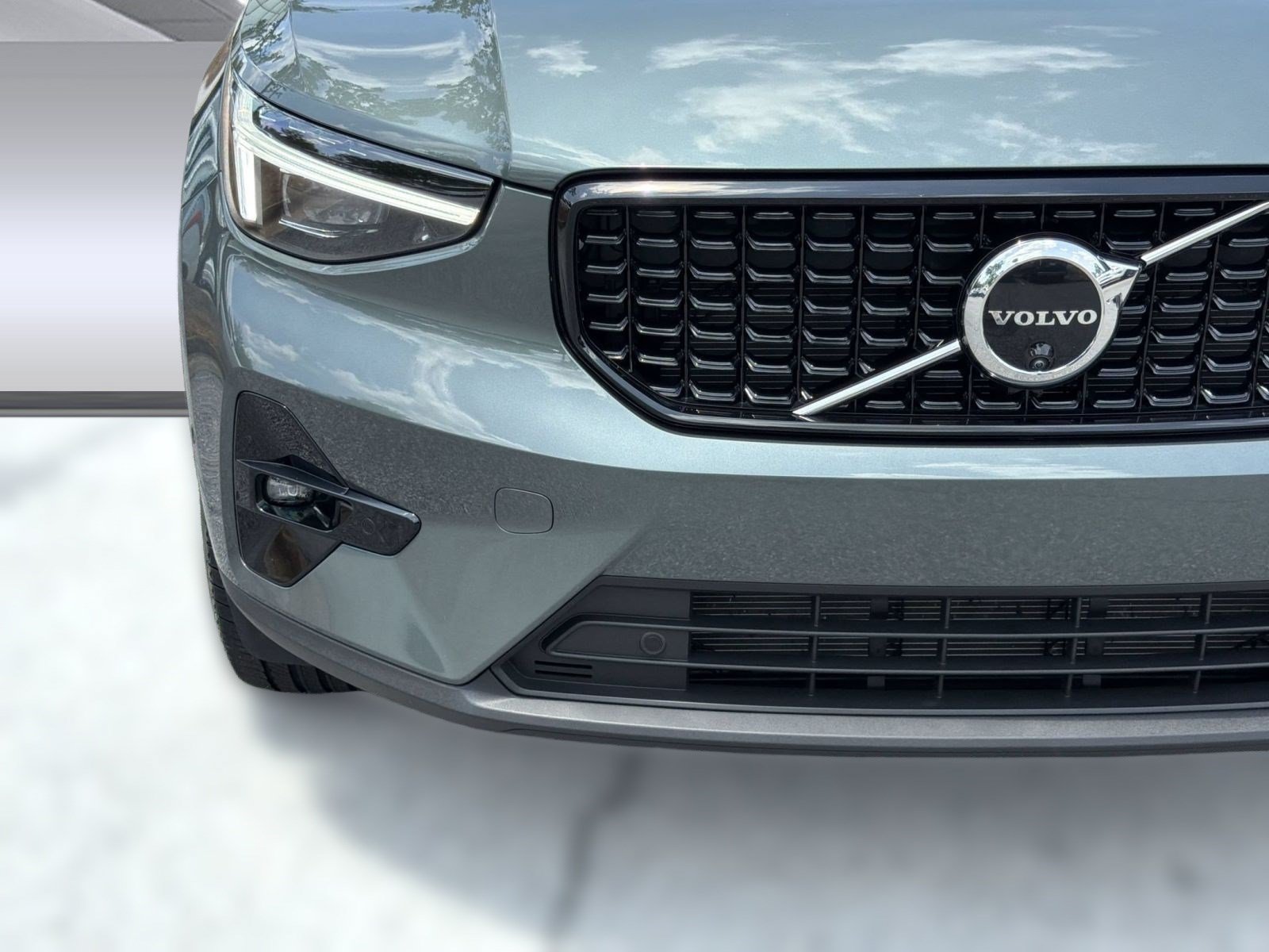 Certified 2026 Volvo XC40 B5 Plus AWD/4WD image 11