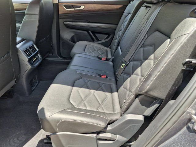 Used 2025 Volkswagen Atlas SE FWD image 27
