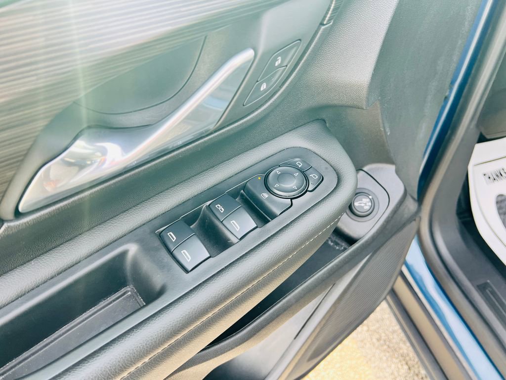 Used 2024 GMC Terrain SLE w/ Driver Convenience Package image 16