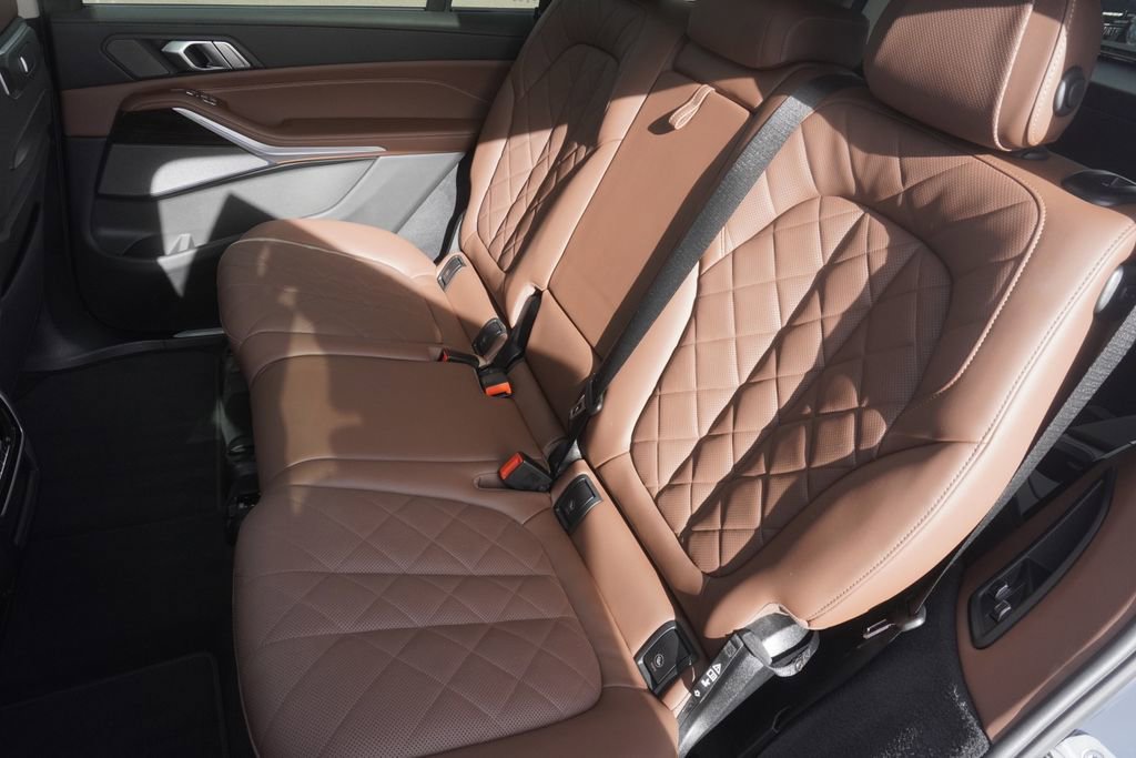 Used 2023 BMW X7 xDrive40i w/ Premium Package image 30