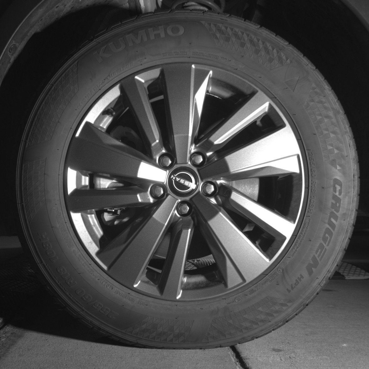 Used 2025 Nissan Pathfinder SV FWD image 12
