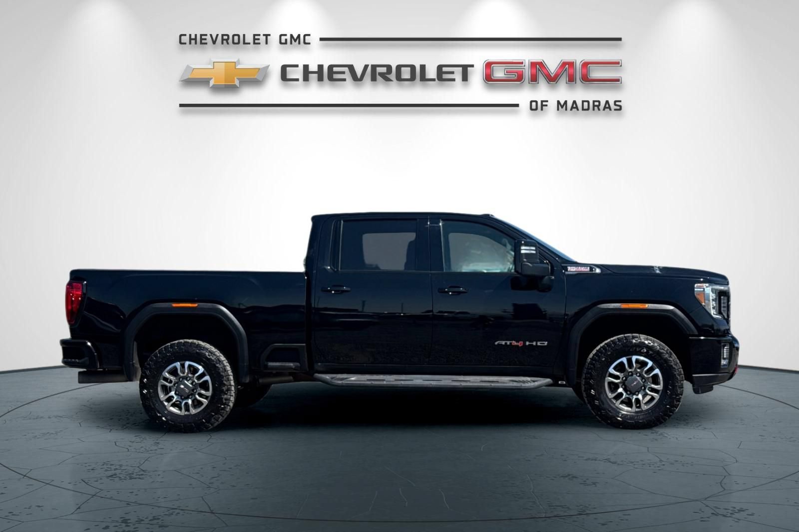 Used 2023 GMC Sierra 2500 AT4 w/ AT4 Preferred Package AWD/4WD image 2
