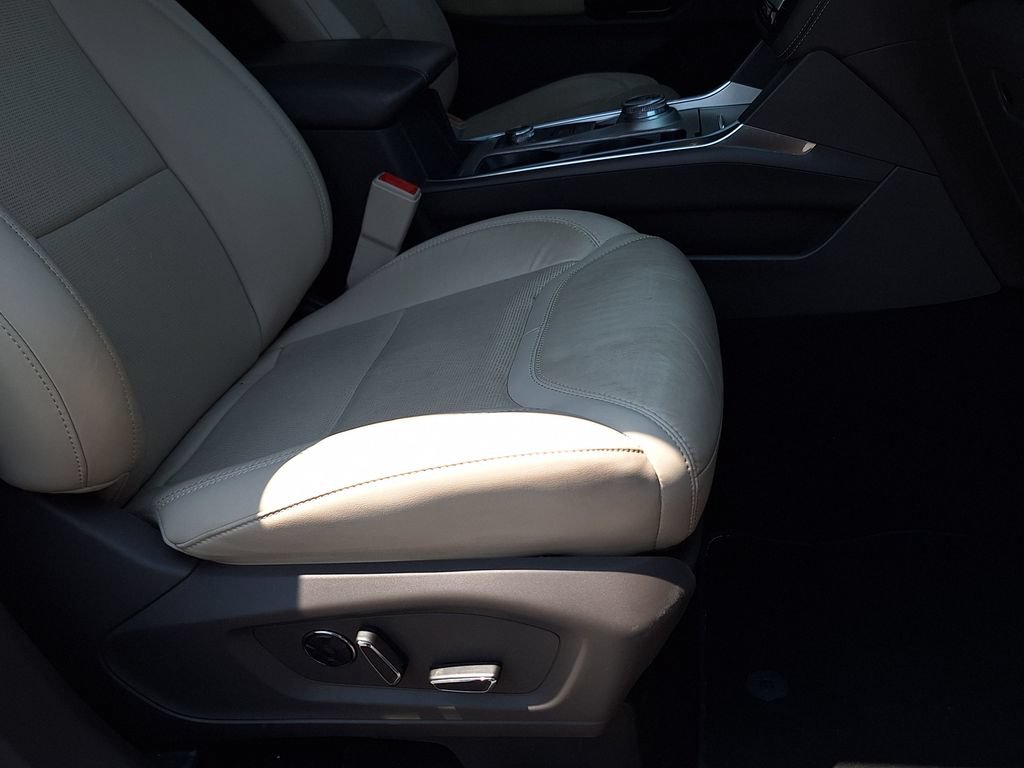 Used 2020 Ford Explorer Platinum w/ Premium Technology Package AWD/4WD image 28