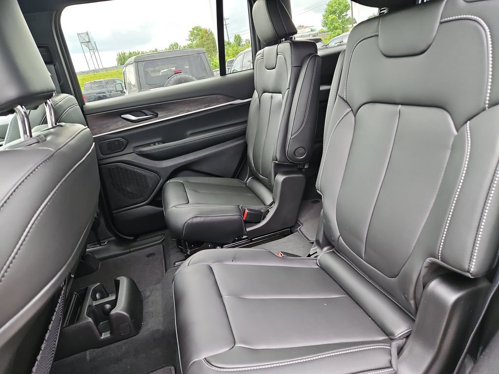 New 2026 Jeep Grand Cherokee Summit AWD/4WD image 8