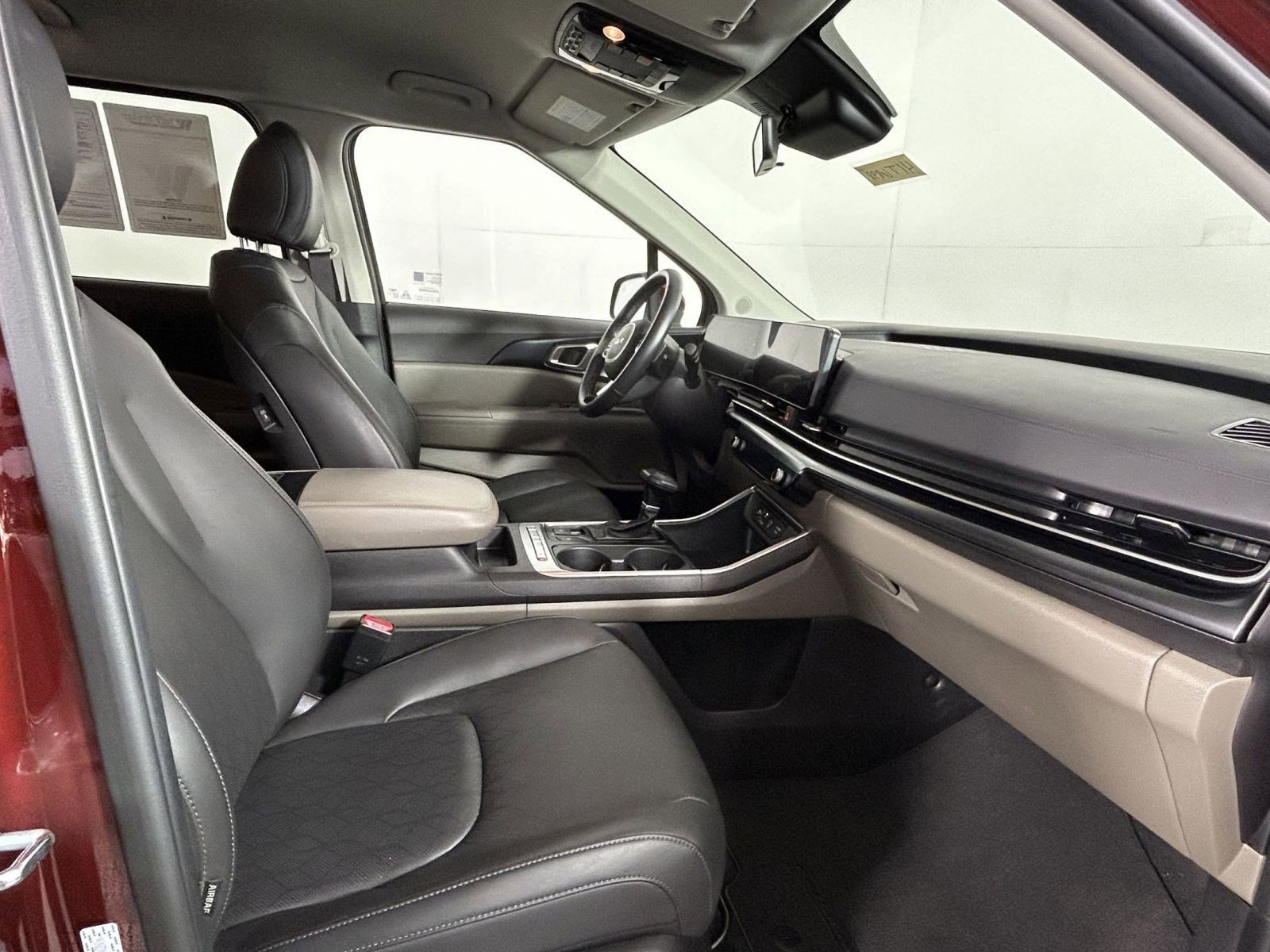 Certified 2025 Kia Carnival LXS image 5