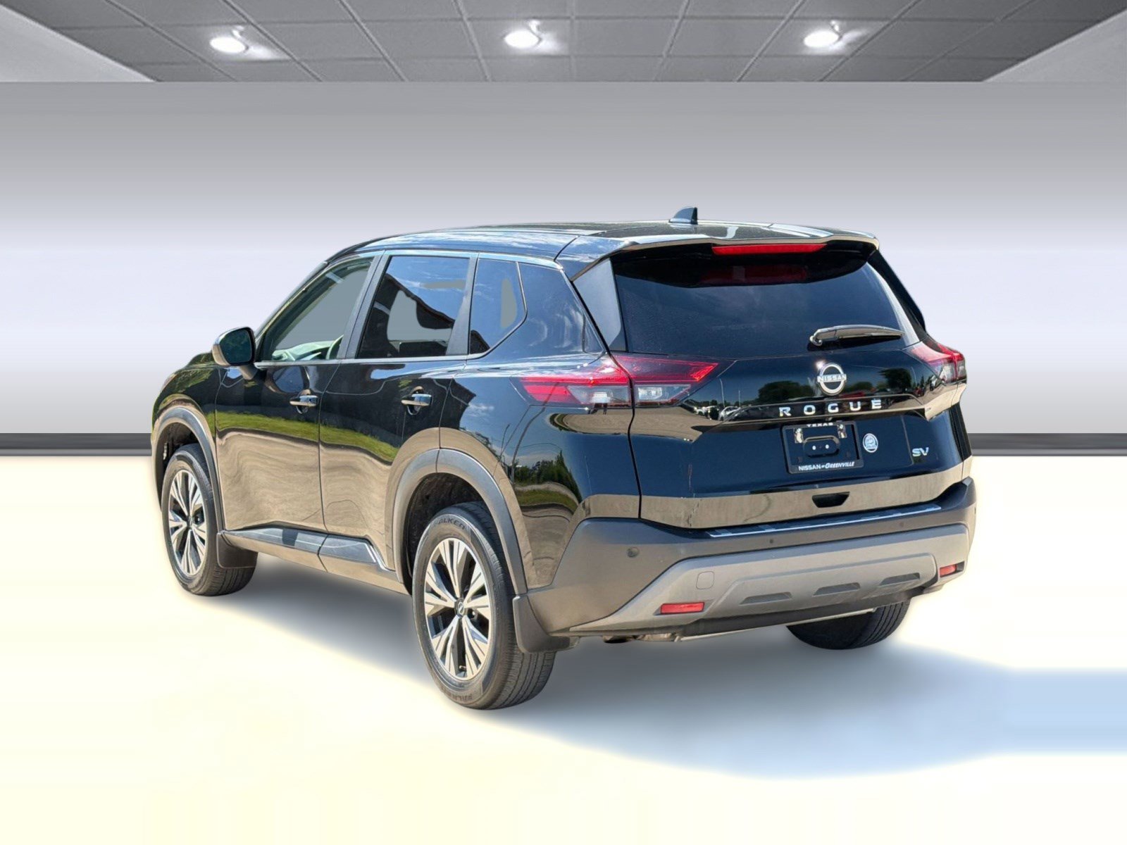 Used 2023 Nissan Rogue SV image 3