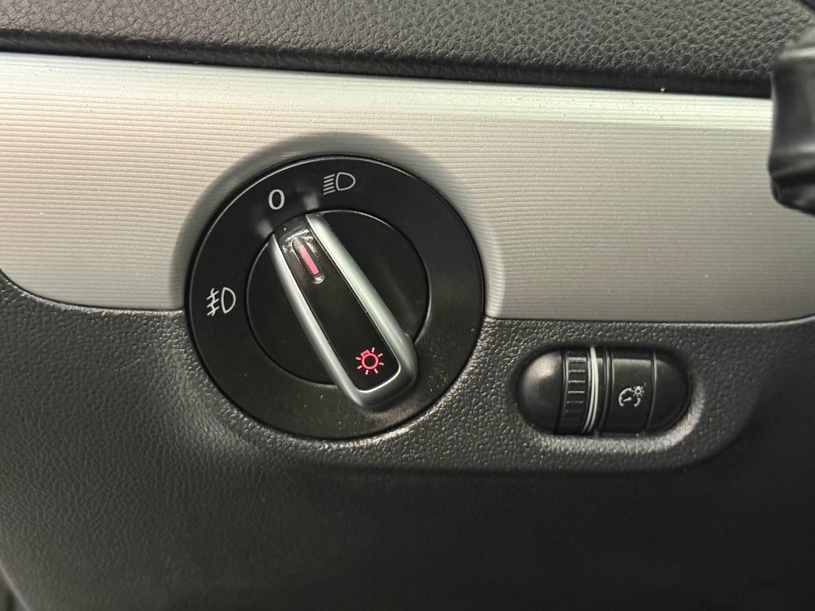 Used 2014 Volkswagen Jetta GLI image 26