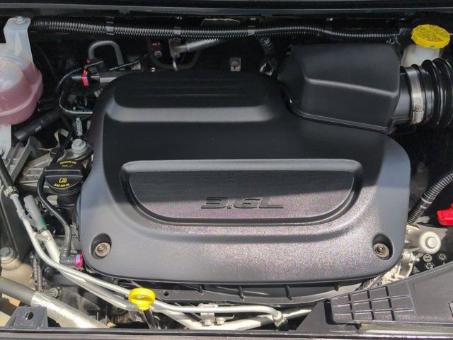 Used 2025 Chrysler Pacifica Select image 33