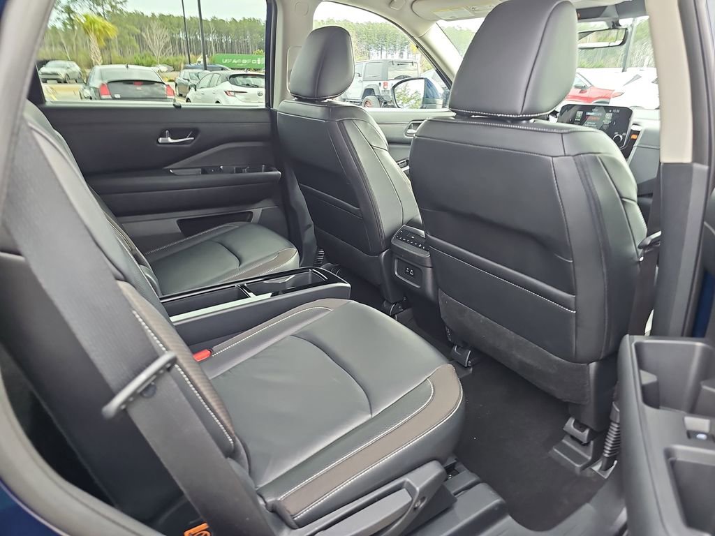 Used 2023 Nissan Pathfinder SL w/ SL Premium Package image 14