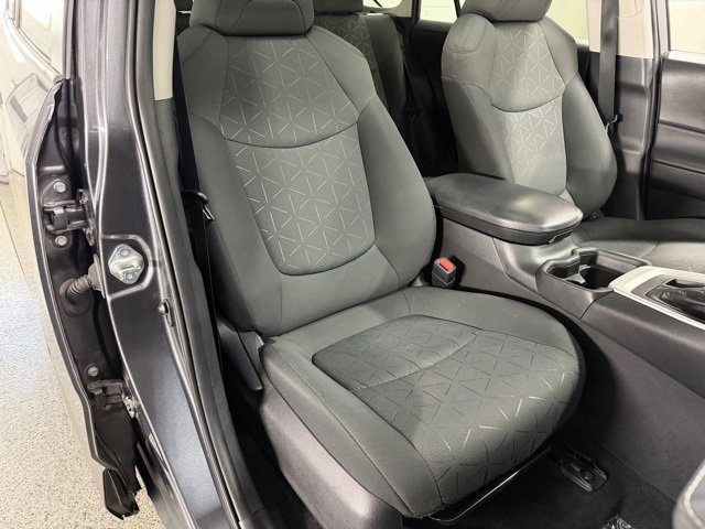 Used 2021 Toyota RAV4 XLE image 23