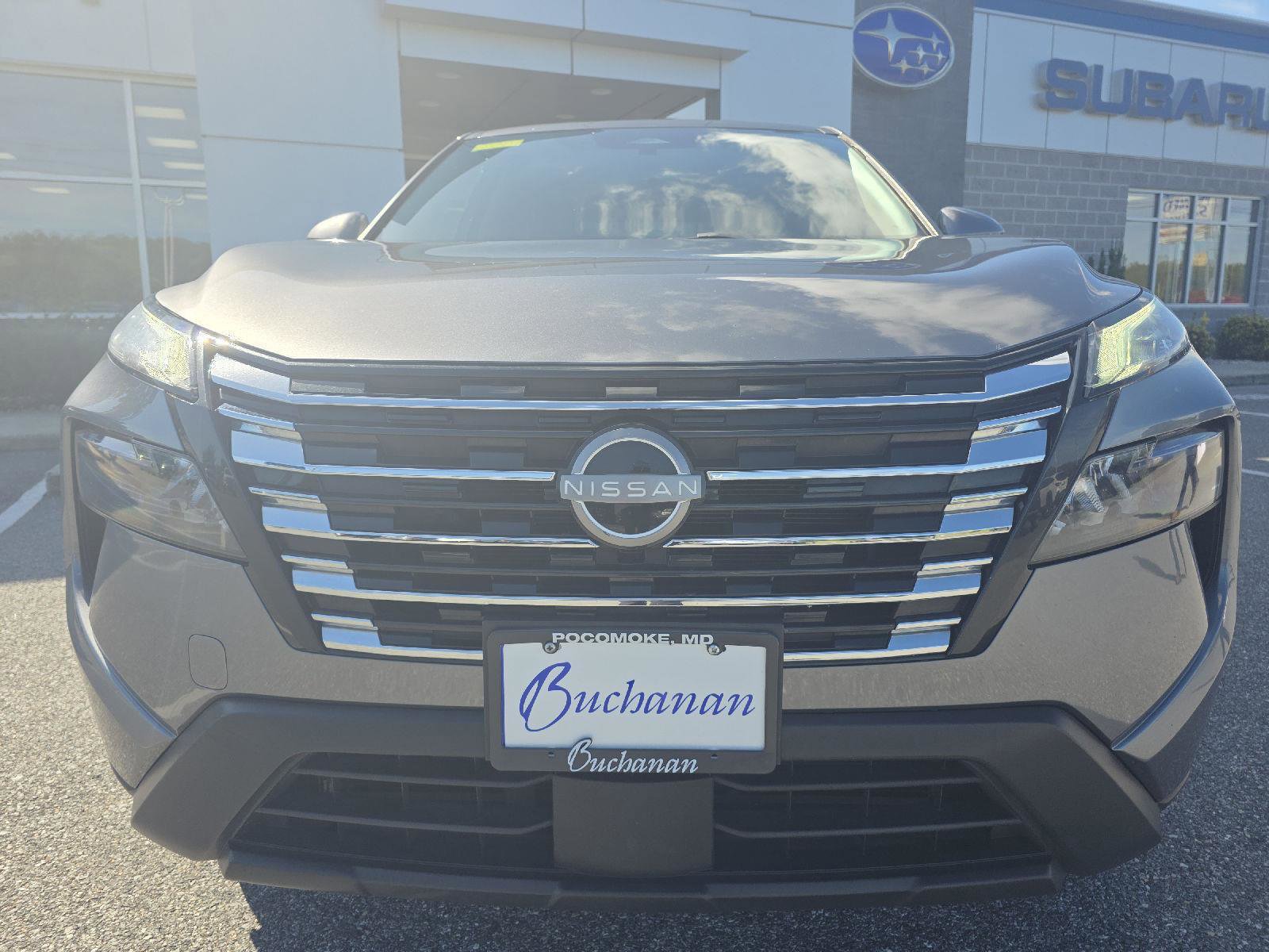 Used 2024 Nissan Rogue SV image 2