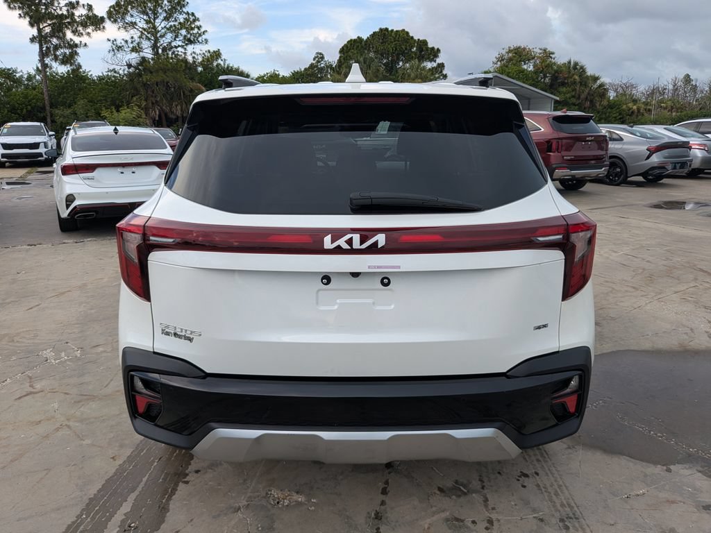 Certified 2025 Kia Seltos EX w/ EX Sunroof Package AWD/4WD image 6