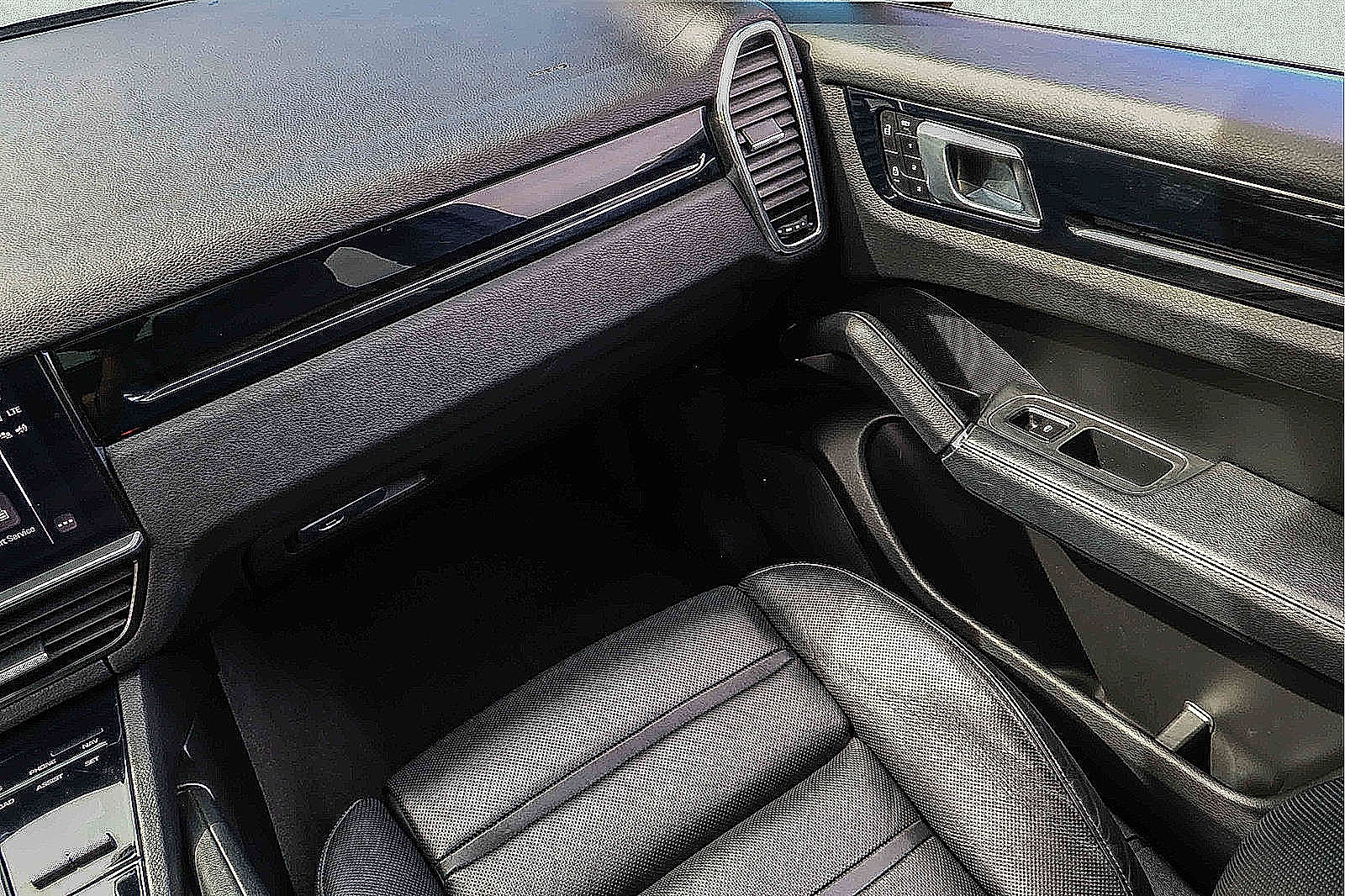 Used 2022 Porsche Cayenne S AWD/4WD image 17