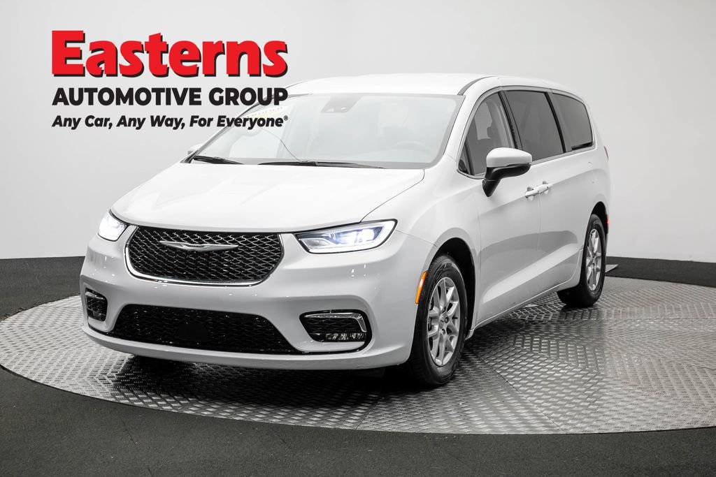 Used 2023 Chrysler Pacifica Touring-L