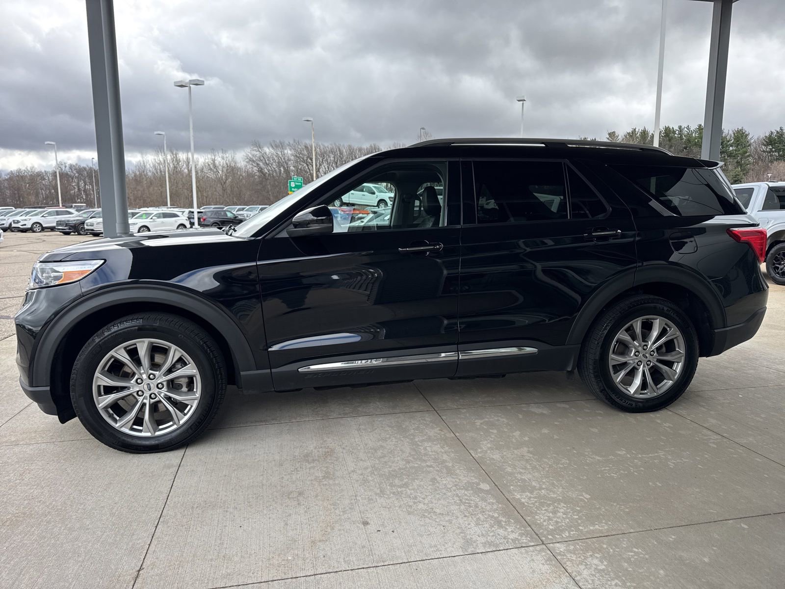 Certified 2024 Ford Explorer Limited w/ Limited Technology Package AWD/4WD image 4