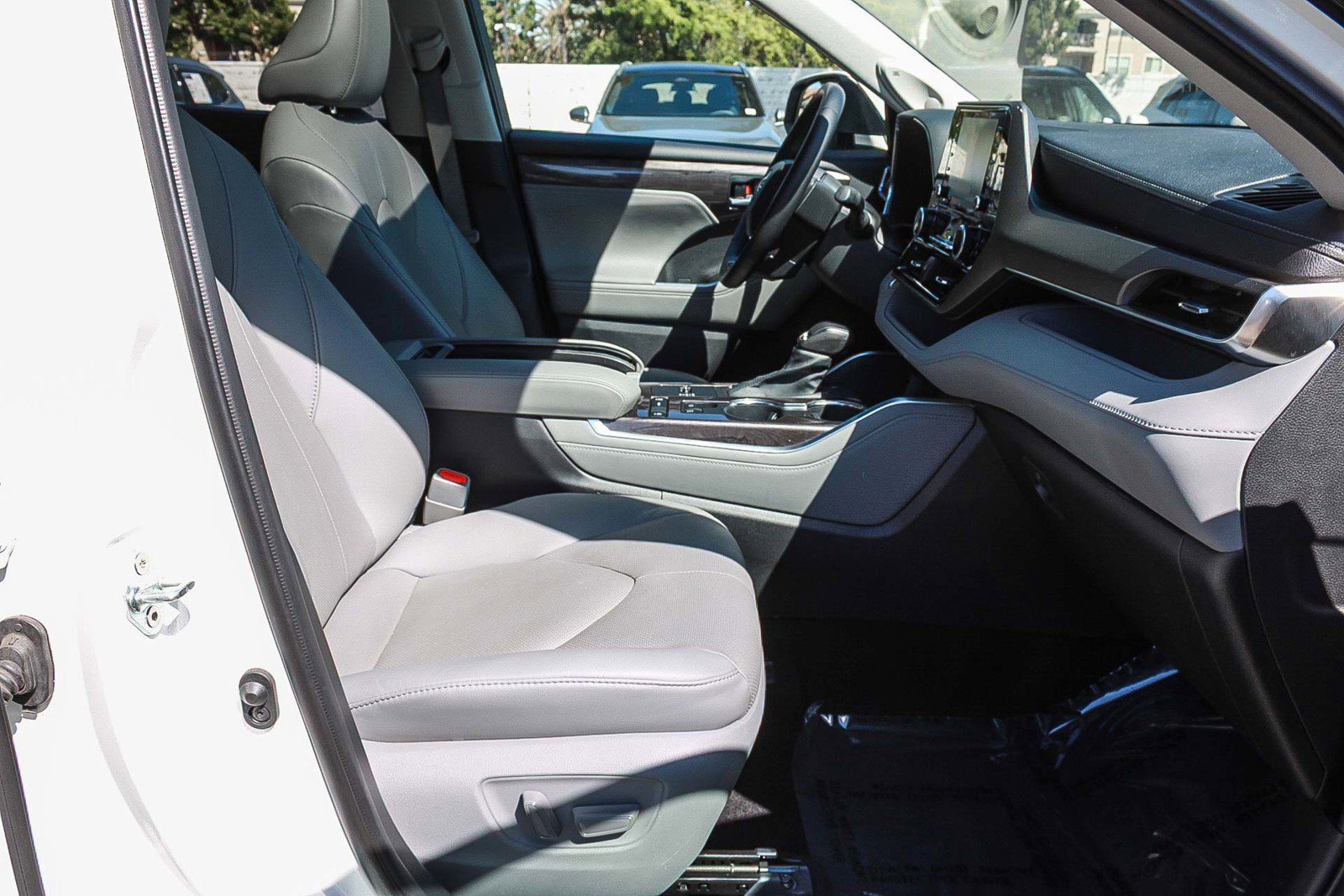 Used 2021 Toyota Highlander Limited FWD image 16