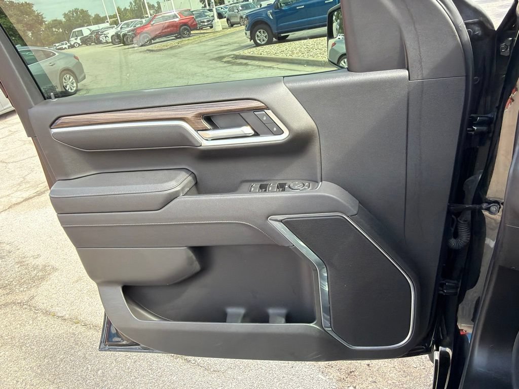 Used 2025 Chevrolet Silverado 1500 RST AWD/4WD image 31