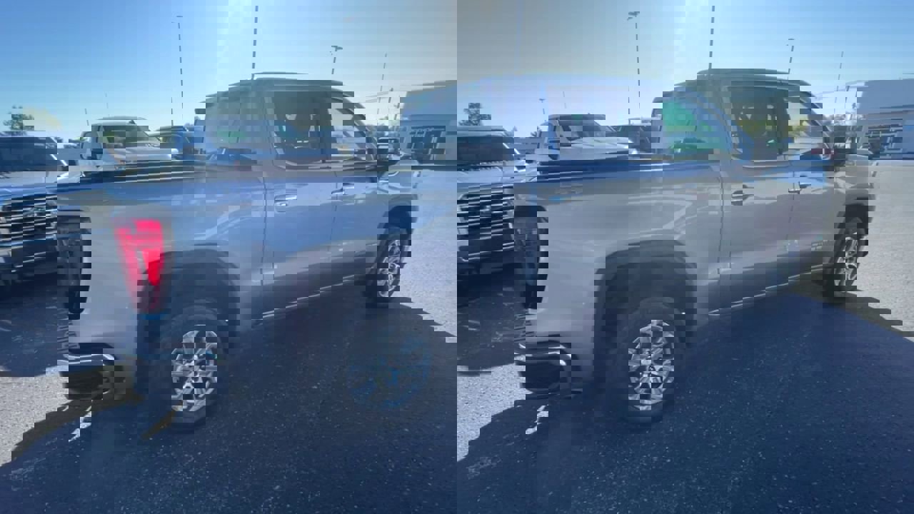 Certified 2024 GMC Sierra 1500 SLT image 9