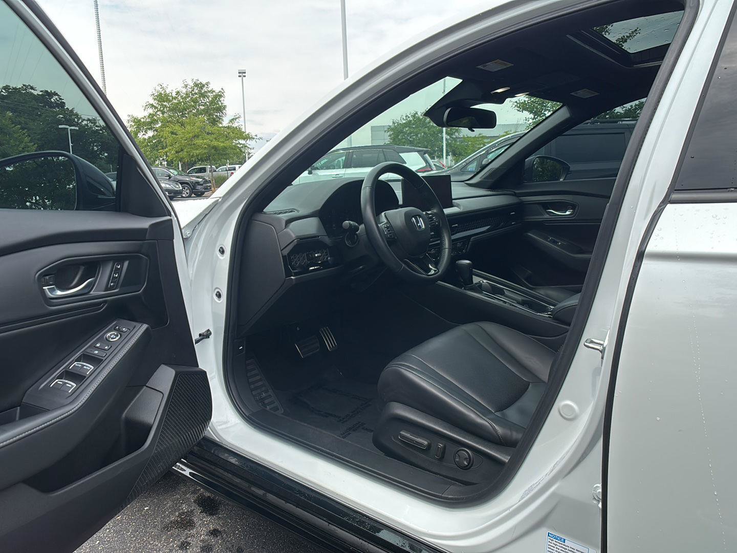 Used 2023 Honda Accord Sport image 2