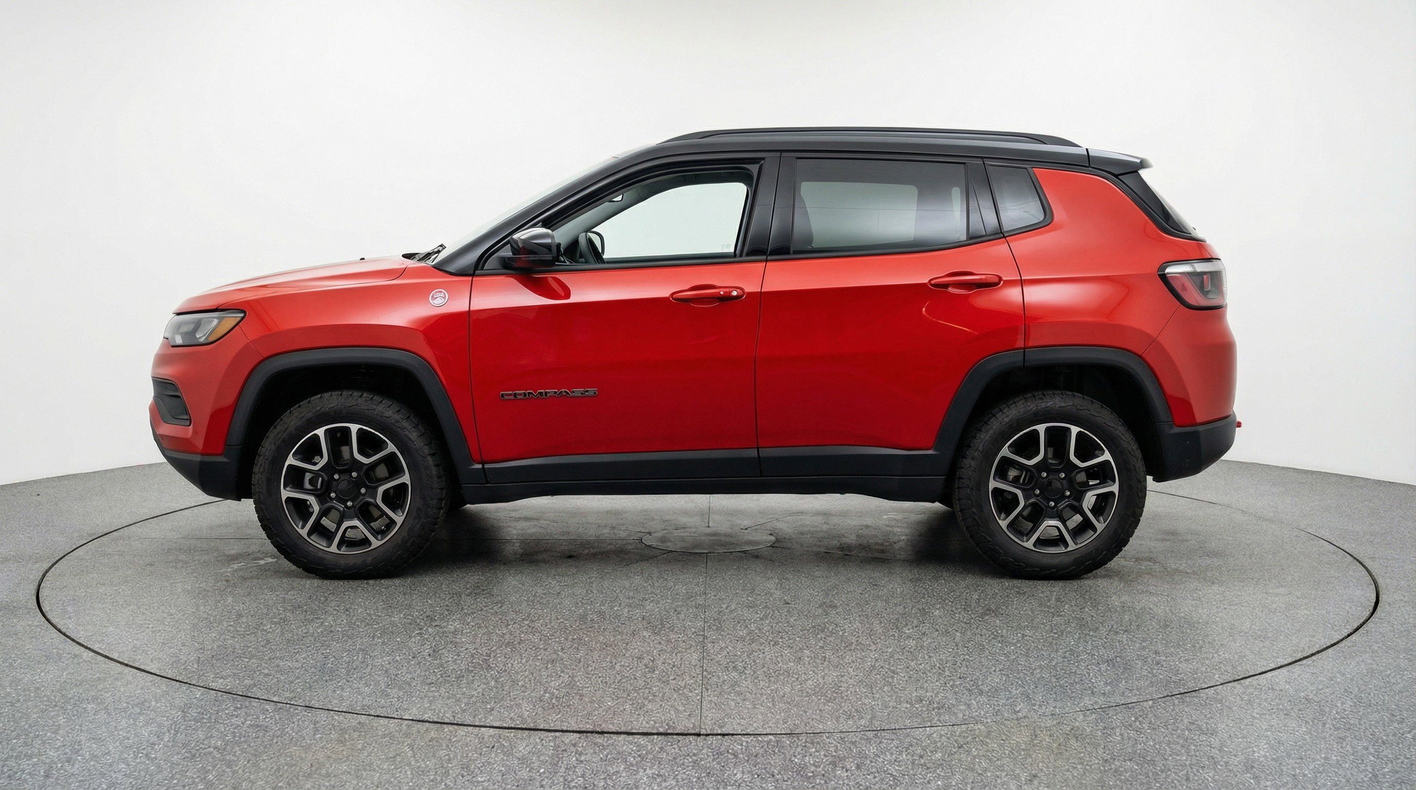 Used 2025 Jeep Compass Trailhawk image 5