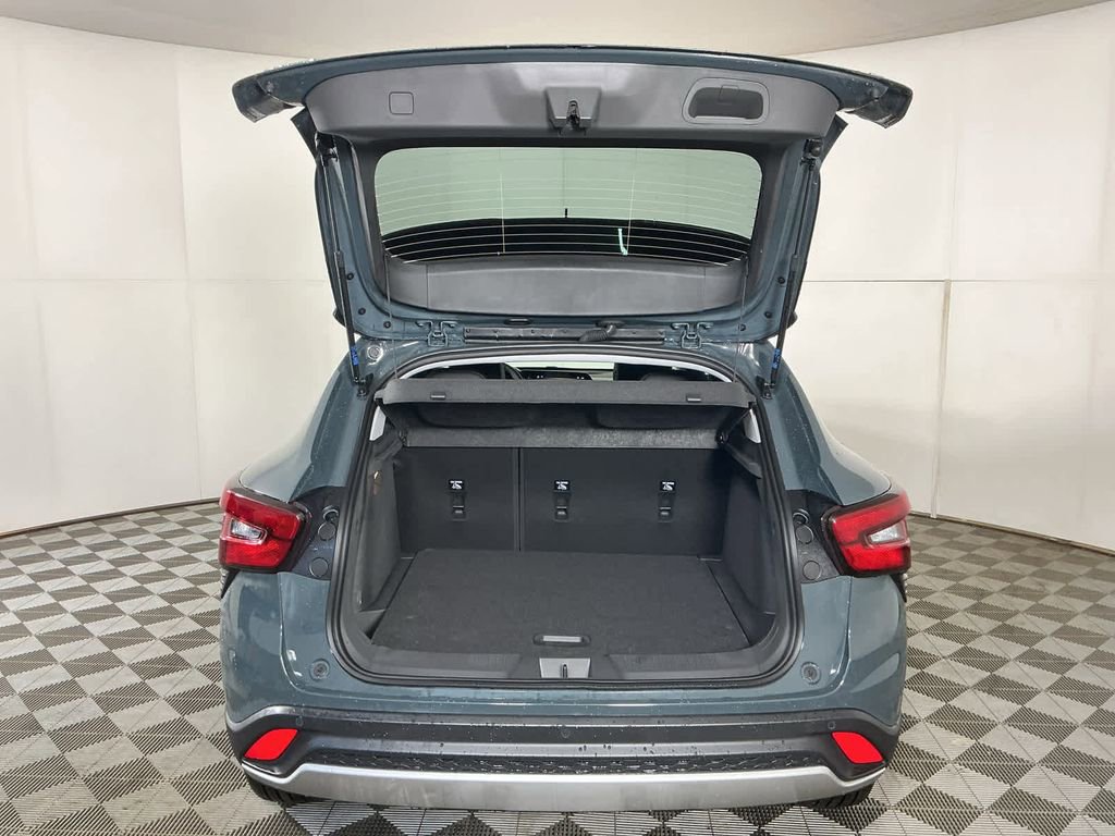 New 2026 Chevrolet Trax LT w/ Driver Confidence Package image 8