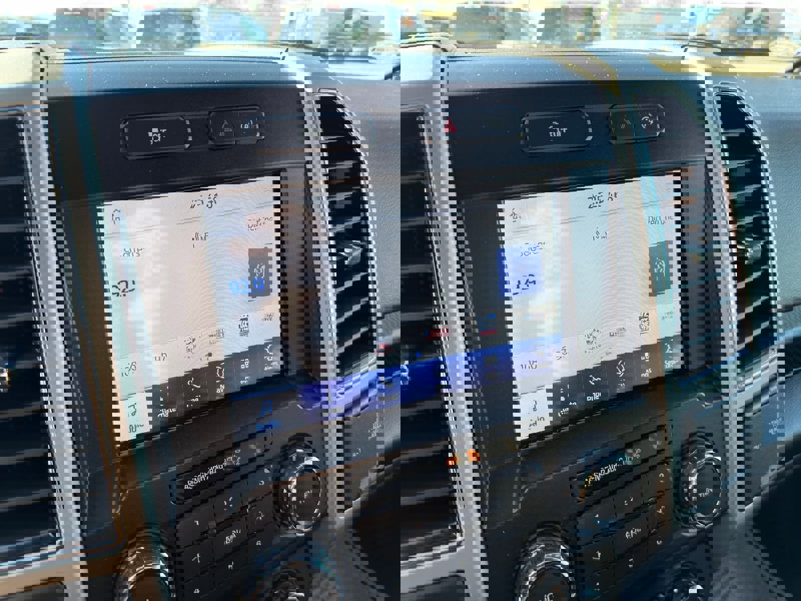 Used 2019 Ford F150 Lariat image 30