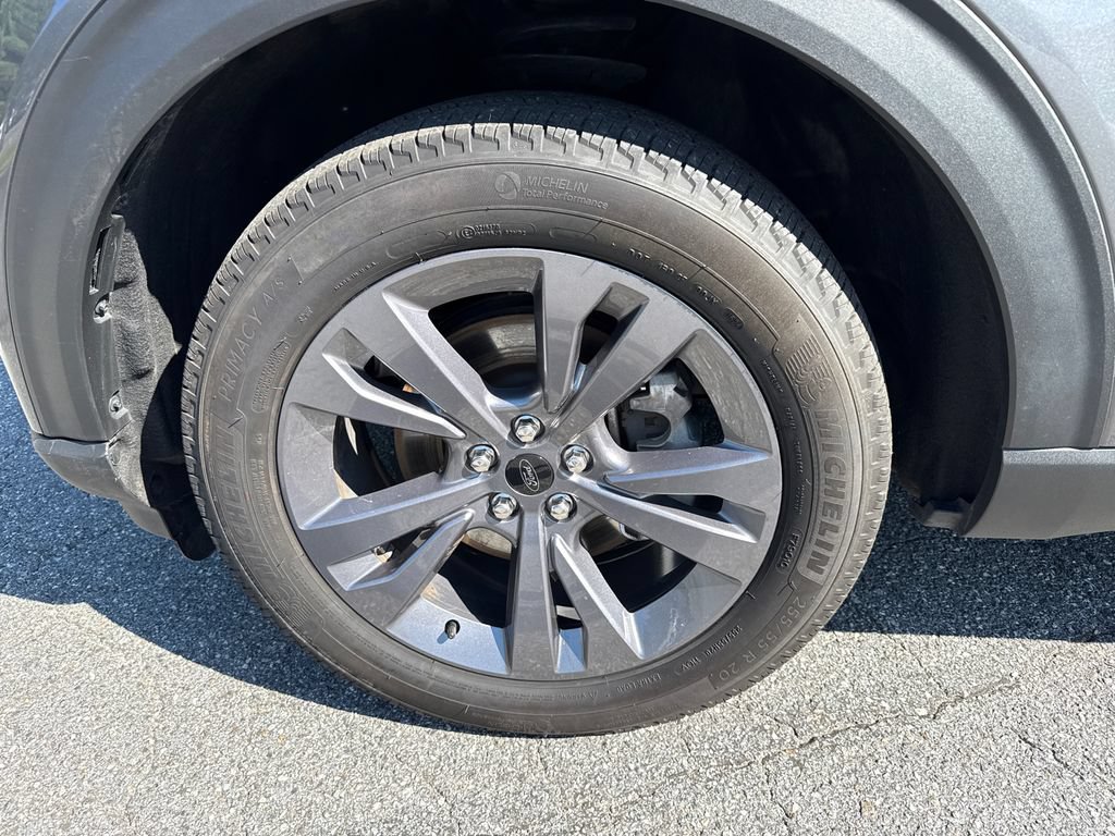 Used 2024 Ford Explorer XLT w/ Equipment Group 202A AWD/4WD image 11