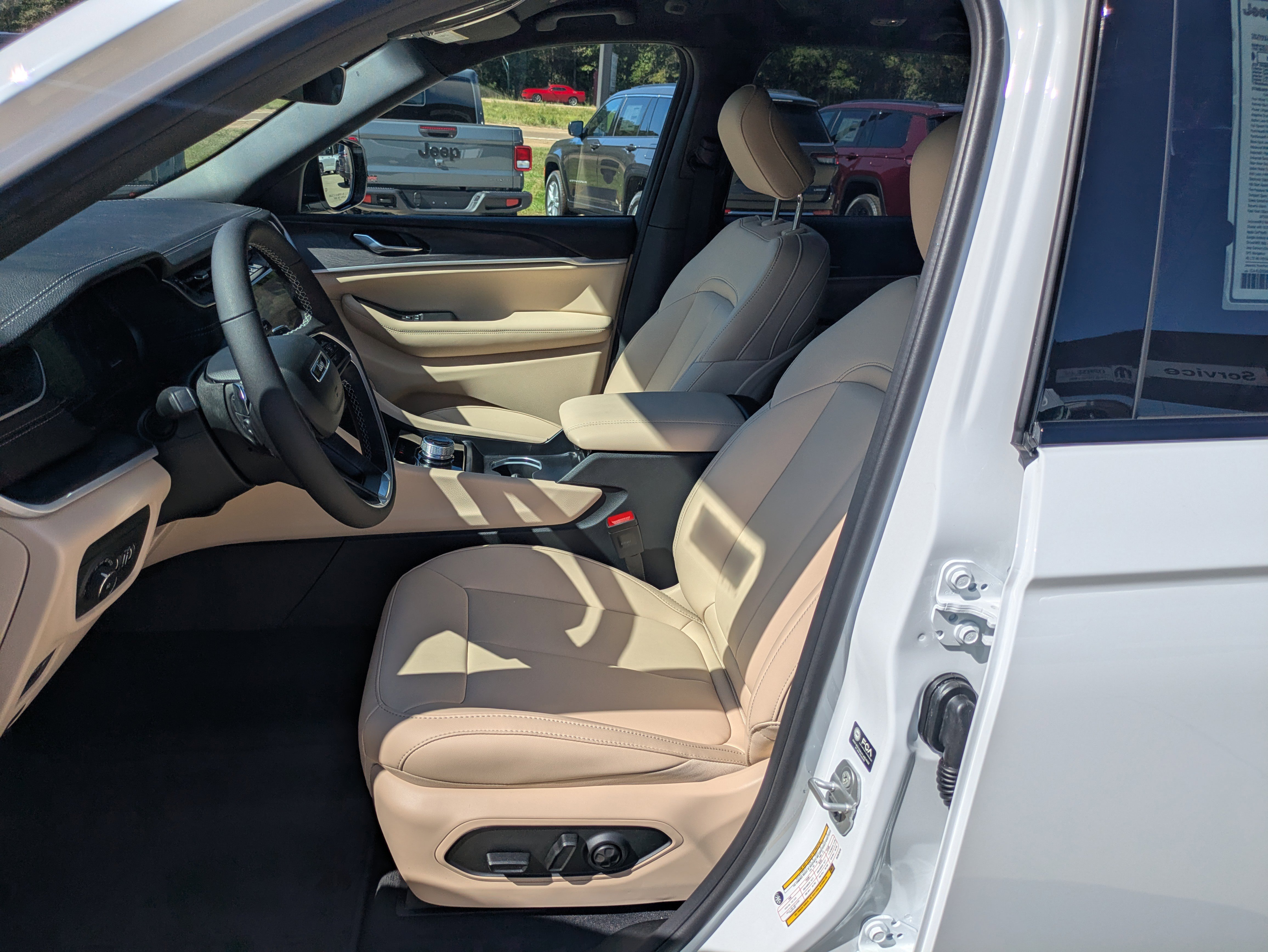 New 2025 Jeep Grand Cherokee Limited image 7