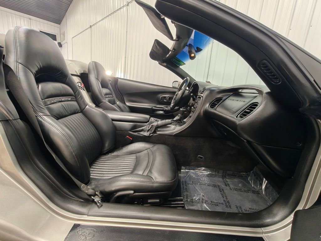 Used 2001 Chevrolet Corvette Convertible w/ Preferred Equipment Group2 image 25