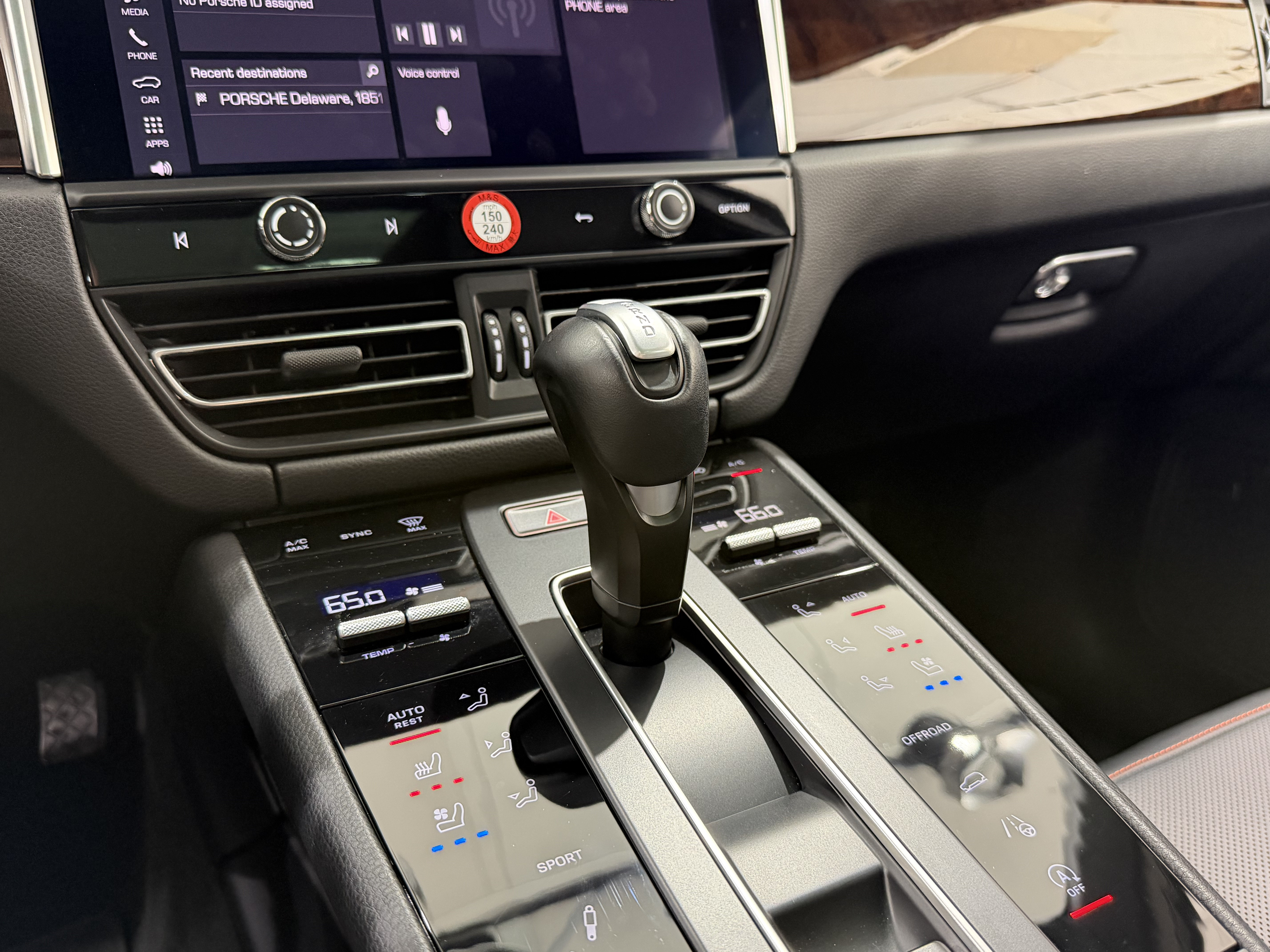 Certified 2024 Porsche Macan S AWD/4WD image 39