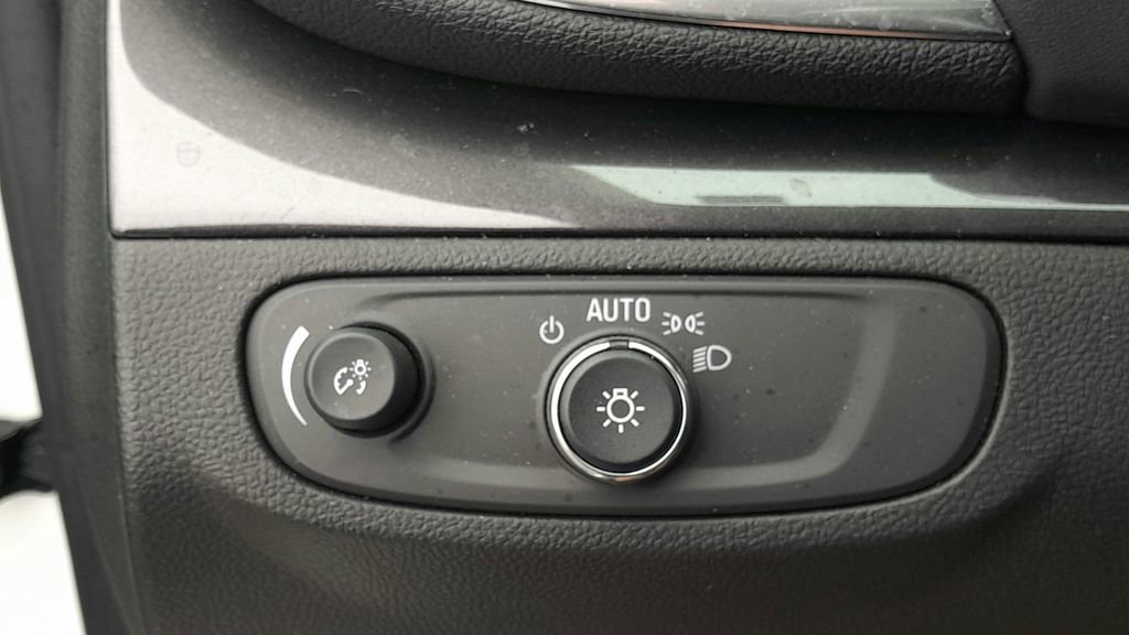 Used 2022 Buick Encore Preferred w/ Safety Package image 28
