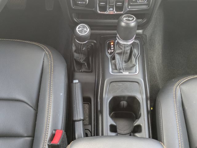 Used 2024 Jeep Wrangler Unlimited Sahara w/ Safety Group AWD/4WD image 19