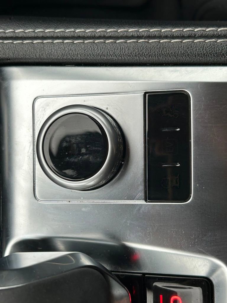 Used 2024 Jaguar F-PACE R-Dynamic S image 32