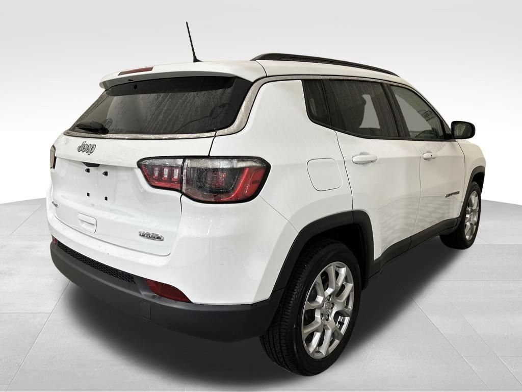 Used 2022 Jeep Compass Latitude image 5