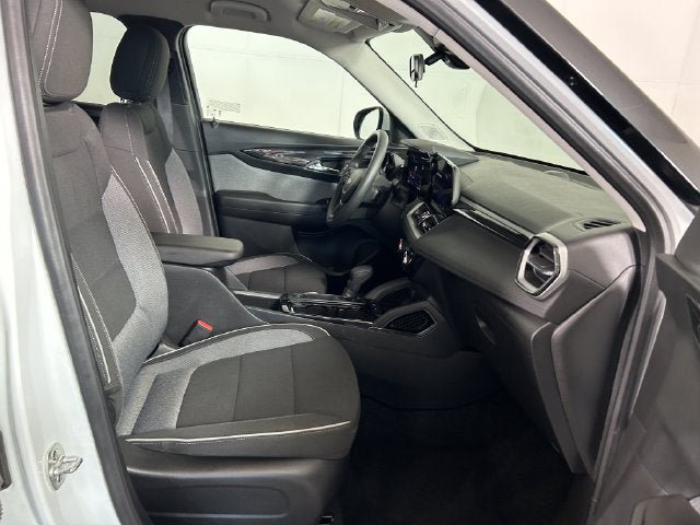 Used 2025 Chevrolet TrailBlazer LT FWD image 27