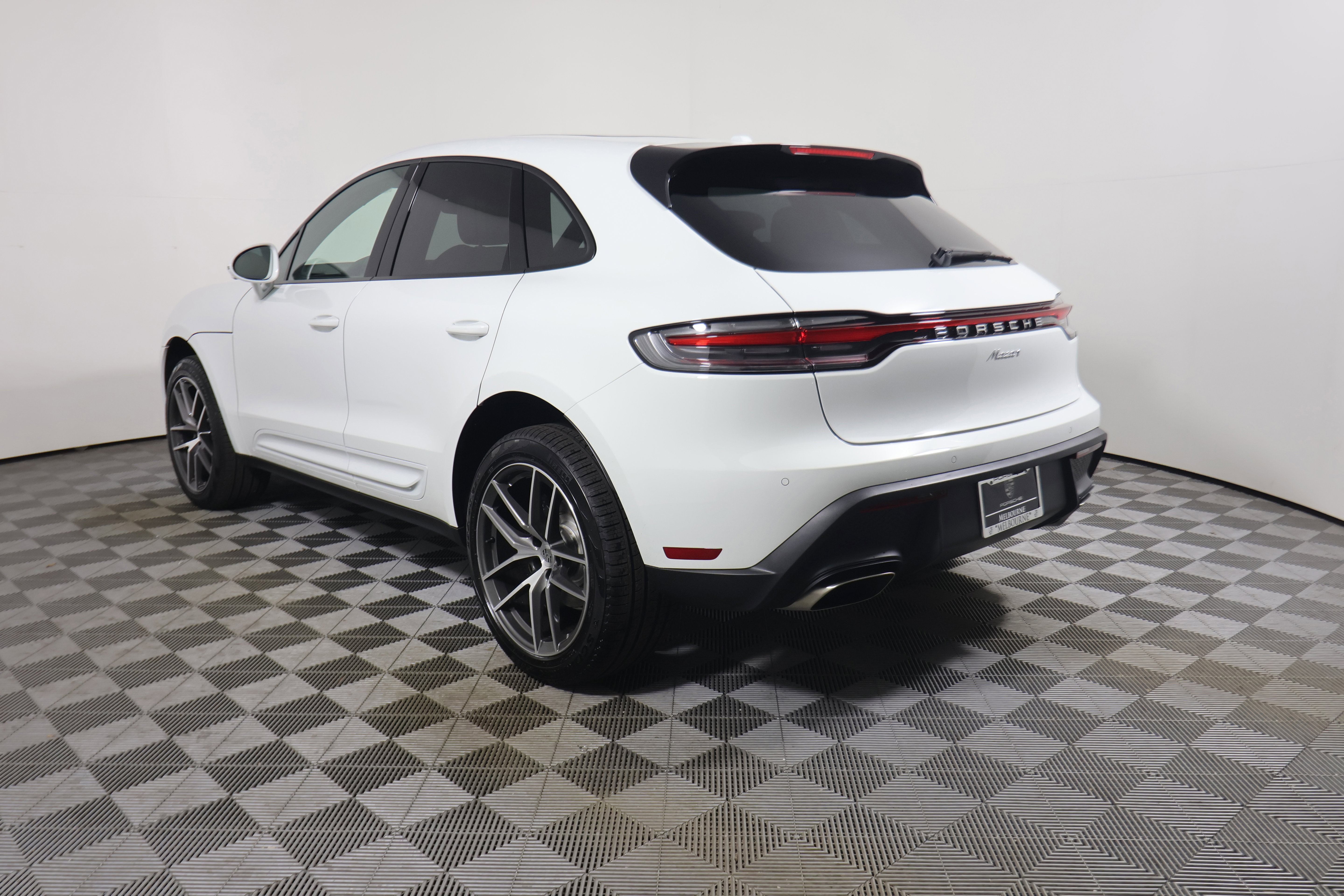 Certified 2026 Porsche Macan image 3
