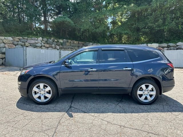 Used 2017 Chevrolet Traverse LT w/ Style and Technology Package AWD/4WD image 2